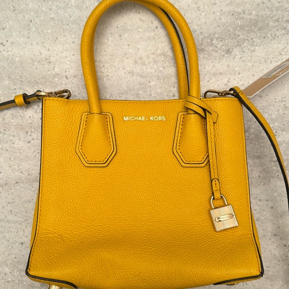 Michael Kors Crossbody - Picture 1 of 6